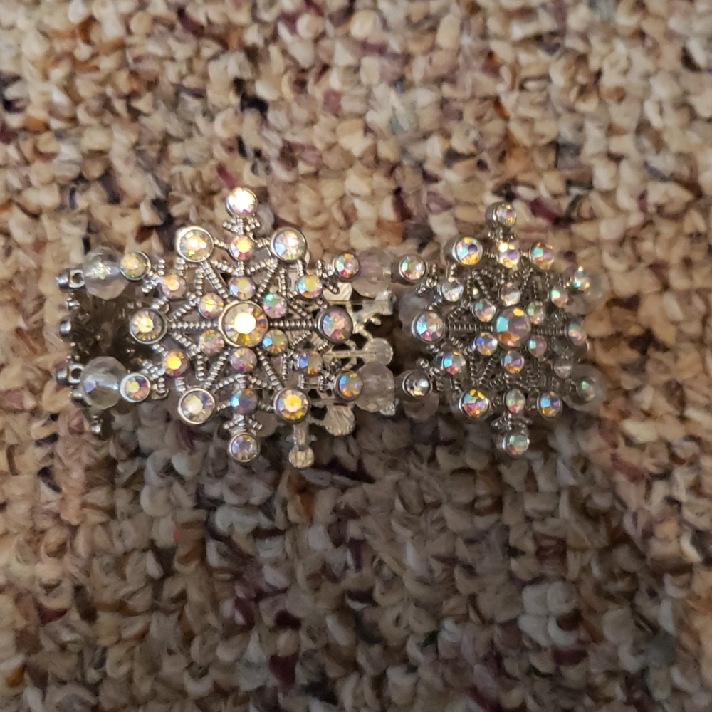 Snowflake bracelet